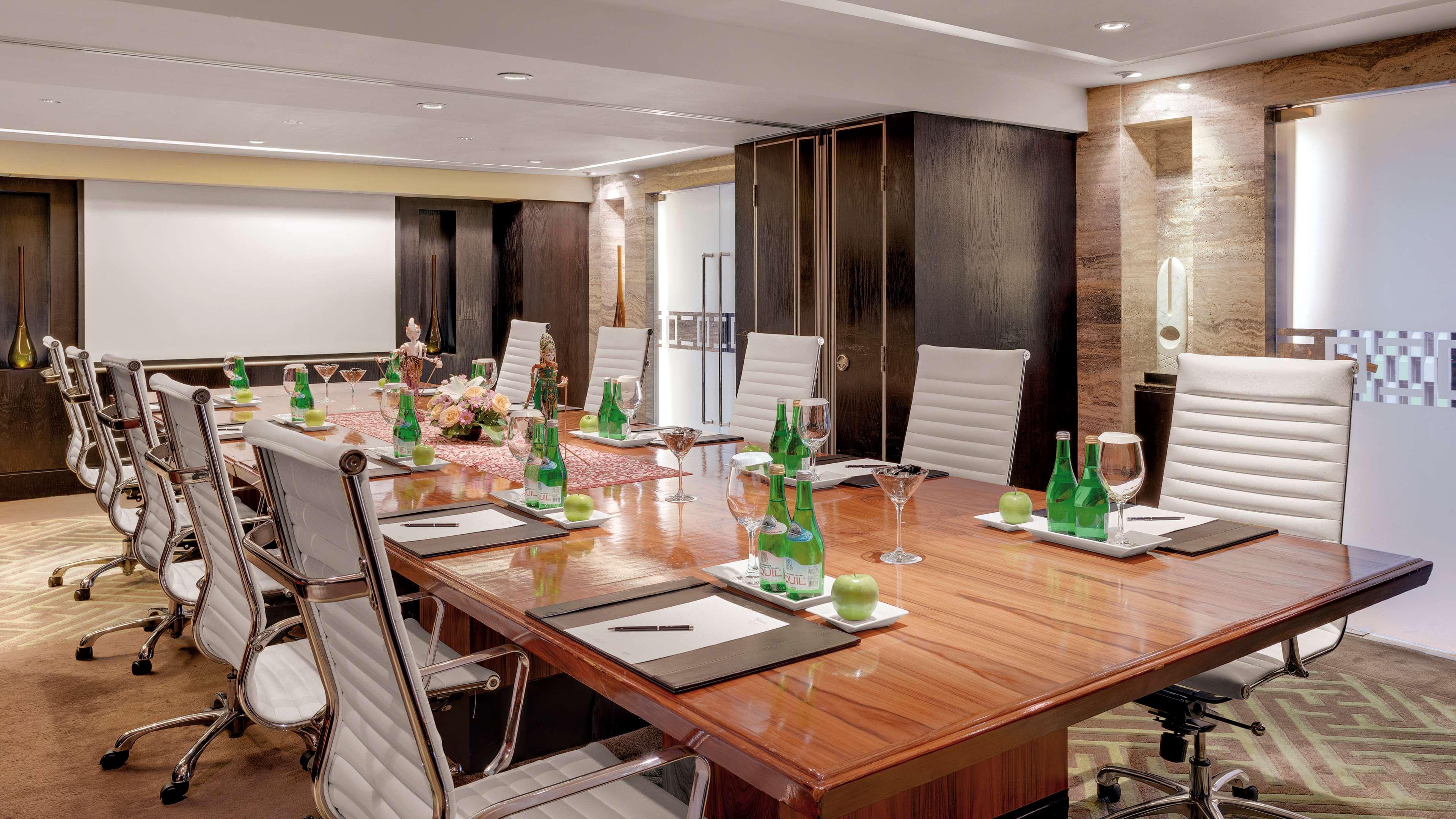होटल Indonesia Kempinski 5*